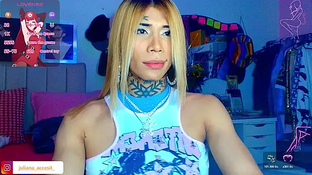 caroline cossei online show from March 11, 12:25 am