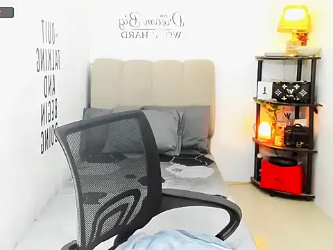 Trixie Mattel21 online show from April 13, 11:42 pm