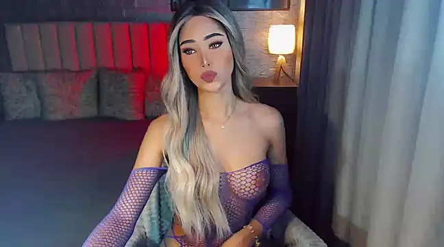 Miss Amandaversace online show from February 11, 9:35 pm